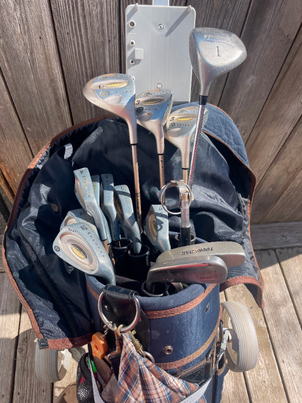 Women’s Spectra CM1 golf clubs/bag/cart (righty) in Golf in Ottawa