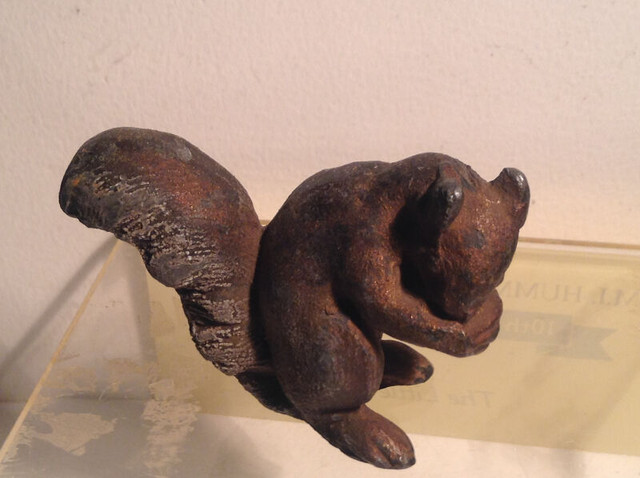 Vintage Small Bronze Figurine Squirrel. in Arts & Collectibles in Vancouver - Image 4
