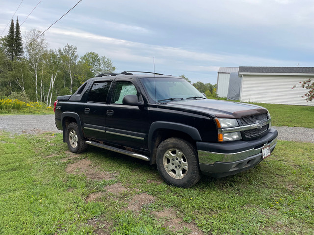 2005 Chevy Avalanche in Cars & Trucks in Thunder Bay