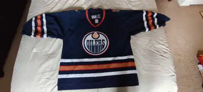 Bank Oilers Jersey Medium If the post is up then it's still available