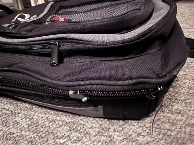 Bass Guitar Gig Bag in Guitars in Cole Harbour - Image 3