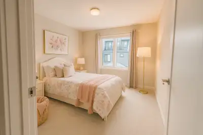 Big and bright private room in Barrhaven