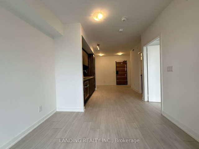 Brand New 1+den Condo w/parking for rent | Kennedy & Hwy 401 in Long Term Rentals in City of Toronto - Image 4