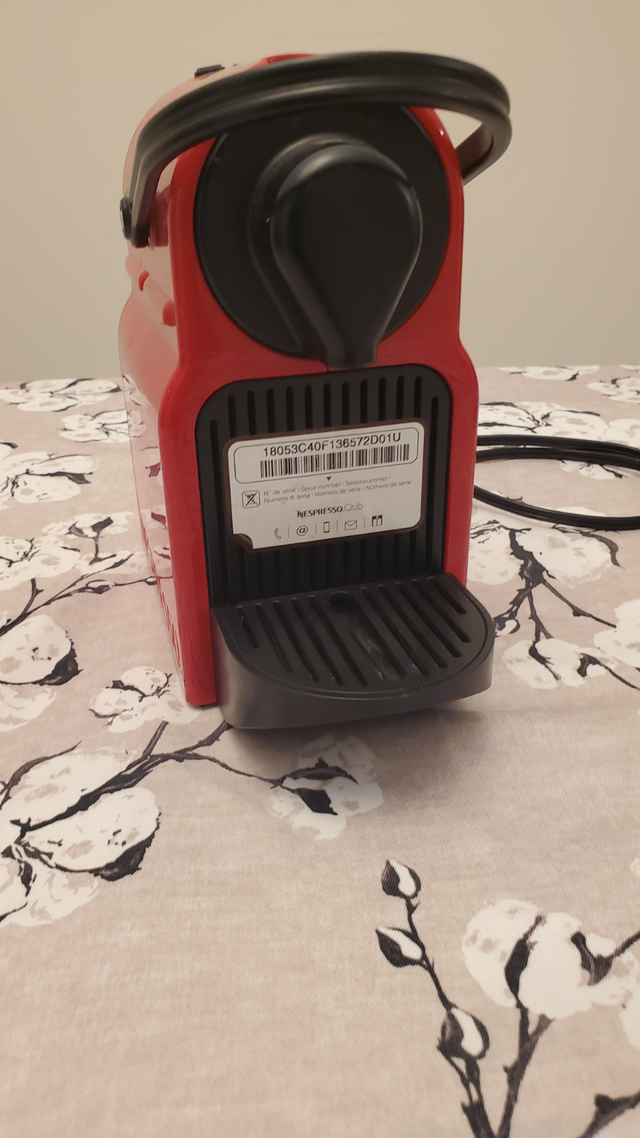 Breville Nespresso Inissia Espresso Machine in Coffee Makers in Oakville / Halton Region - Image 3