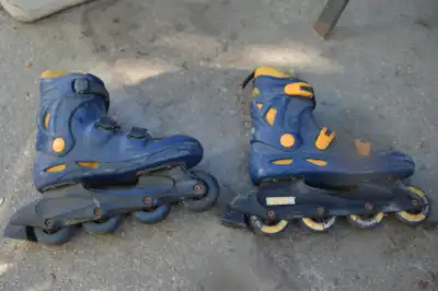 Men's CCM - MONSOON Roller Blades - Size 8, View more