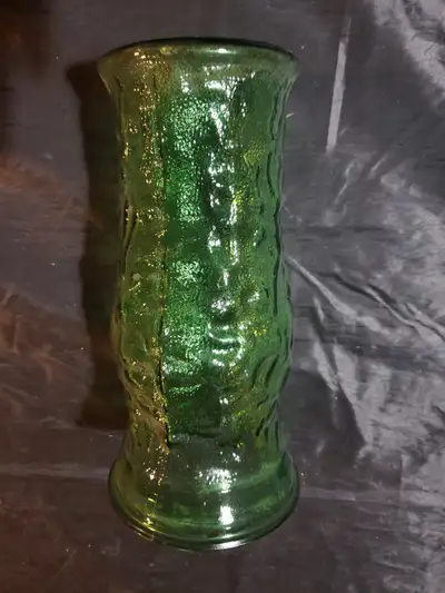 Vintage emerald green Hoosier crinkle glass vase, depression glass - 10" tall. Excellent condition,...