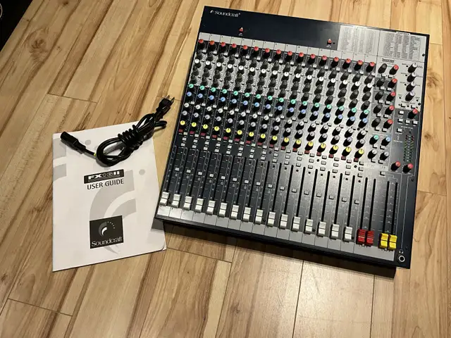 Soundcraft FX16ii Mixer in Pro Audio & Recording Equipment in City of Montréal - Image 3
