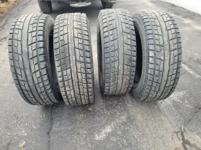 4 pneus Yokohama ice guard 265/70/R17 (hiver) usure 10/32