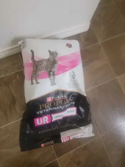 Purina veterinary urinary track dry food ,, View more