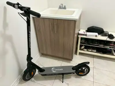 Lightly used electric scooter in excellent condition. The scooter is clean, and has a dual spring su...