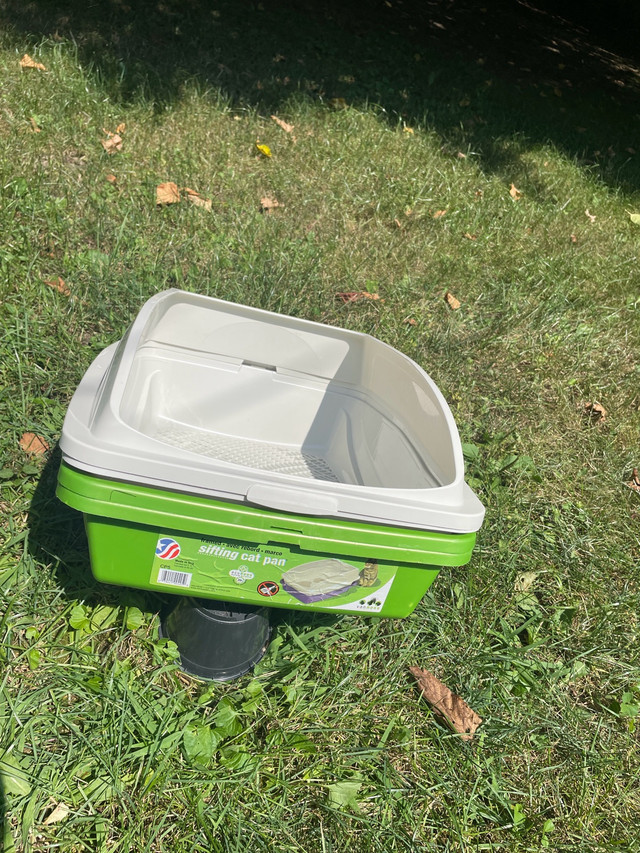 Kitten /Cat Sifting Litter Pan in Accessories in Owen Sound