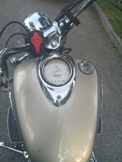 This 2006 Yamaha V-Star Classic is a well-maintained, pre-owned motorcycle featuring a smooth engine...