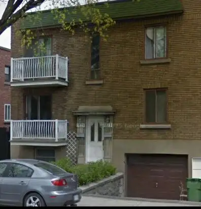 *** Disponible Immédiatement*** Belles et grandes chambres à louer pour filles dans un appartement e...