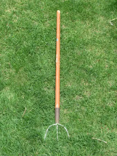 FOURCHE a foin modèle réduit de 48 po. article de jardinage., View more