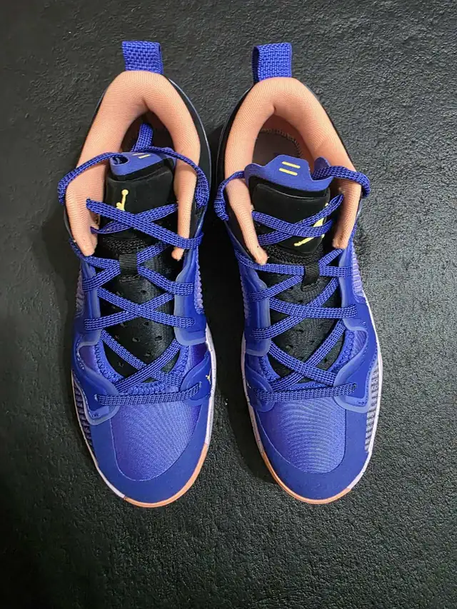 Nike Jordan 37 Low in Men's Shoes in Mississauga / Peel Region - Image 3