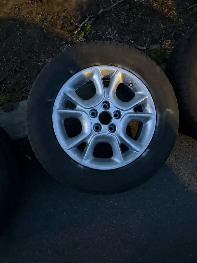 4X225/65/R17 Compasal summer tires on Toyota mags from rav4 in Tires & Rims in City of Montréal - Image 5