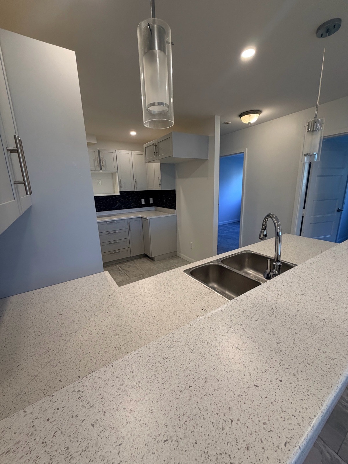 Grand 4½ rénové – Disponible immédiatement – — photo 3