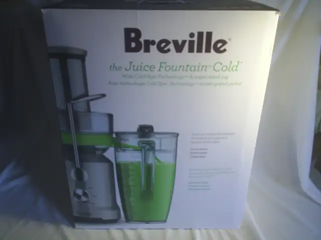 Juice Fountain Plus in Processors, Blenders & Juicers in Sarnia - Image 3