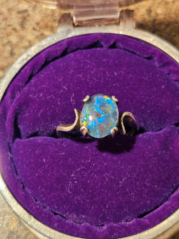 Opal Ring Ladies Size 7 set in Silver in Jewellery & Watches in Delta/Surrey/Langley - Image 2