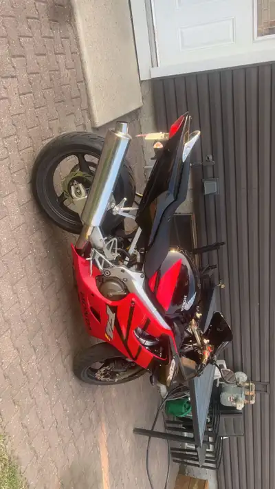 2004 cbr 600 f4i Owned the bike for a few months and it runs great, previous owner did all the maint...