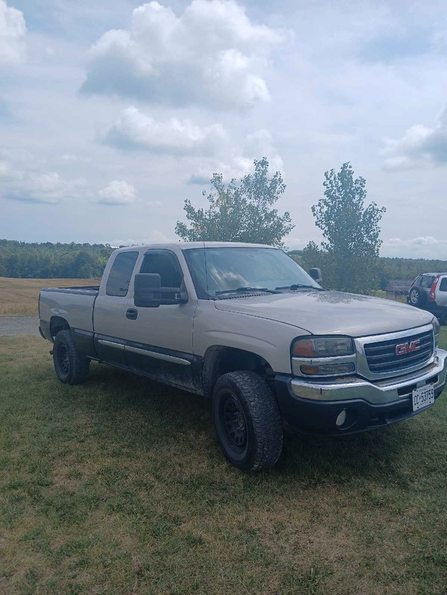 2004gmc No rust ever in Cars & Trucks in Barrie - Image 3