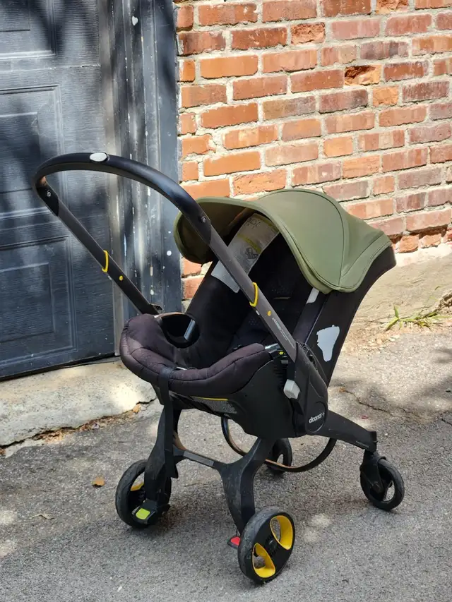 Used Doona travel baby stroller with base in Strollers, Carriers & Car Seats in City of Montréal - Image 11