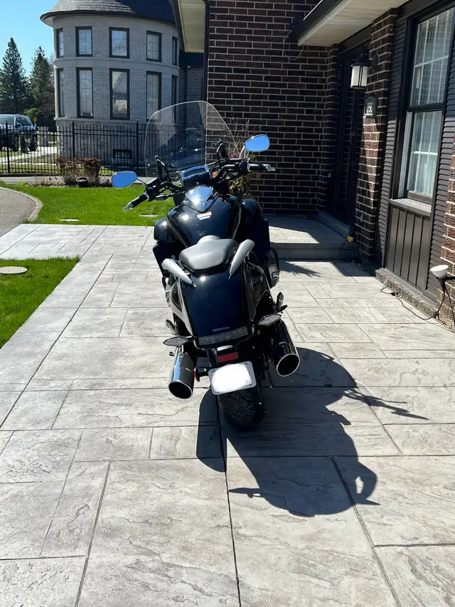 2014 Honda Valkyrie in Street, Cruisers & Choppers in Markham / York Region - Image 3