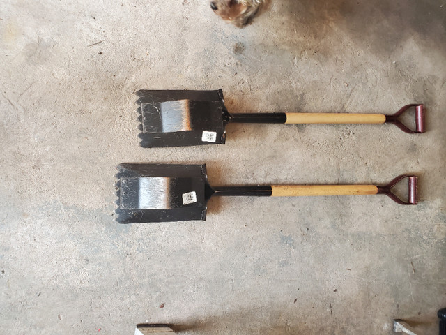 Roofing spade shovel & 4  roofing Jacks in Outdoor Tools & Storage in St. Catharines