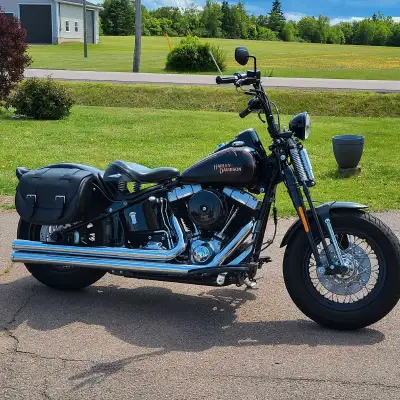 2008 Harley Crossbone 20782 kms Custom lights Leather saddle bags No rips in the leather Vance & Hin...