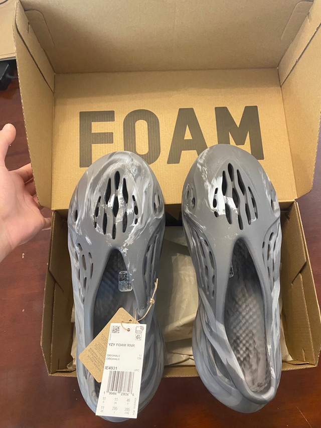 Yeezy foam runner mx granite  in Men's Shoes in Markham / York Region - Image 2