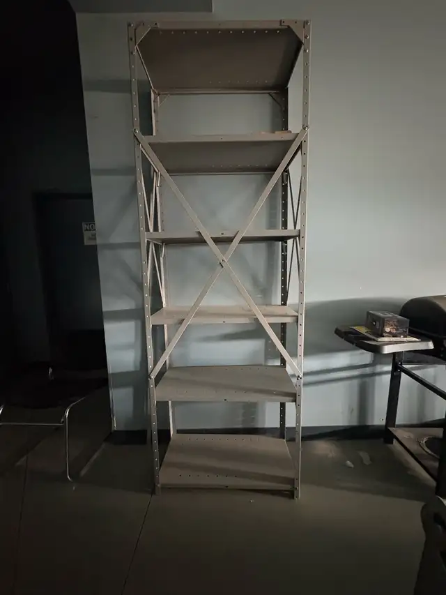 Metal shelves628637275121931218
