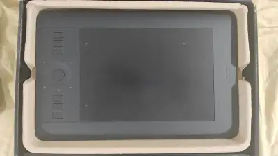Wacom intuos pro medium digital tablet. It comes with: - Digital tablet - Wacom remote controller -...