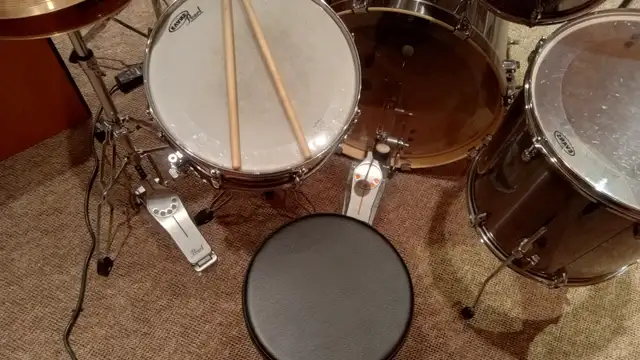 Pearl Export Series 5 Piece Drum Kit w/Hardware & Cymbals in Drums & Percussion in Kitchener / Waterloo - Image 5