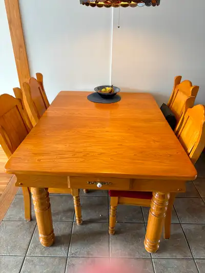 Ensemble table + 6 chaises en ORME MASSIF — Bois rare!, View more