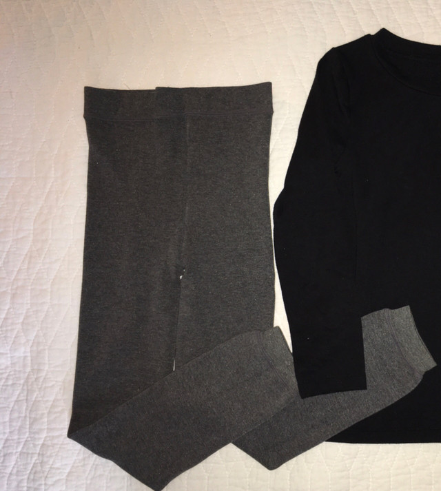 UNIQLO HEATTECH LEGGINGS (EXTRA WARM) - SIZE 7-8T in Kids & Youth in City of Toronto - Image 3