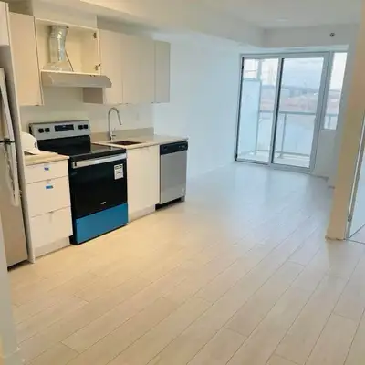 1 Bed plus Den 1 Bath unit in prime Burlington location. Walking distance to Walmart, Nofrills, Doll...