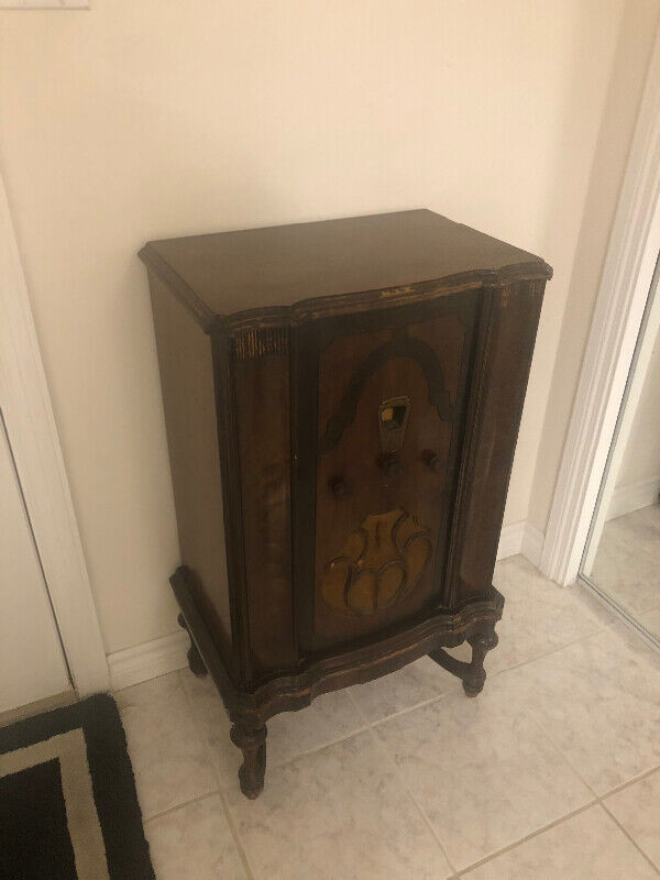 Antique Victor radio and Singer sewing machine$825 OBO Take both in Arts & Collectibles in Strathcona County - Image 3