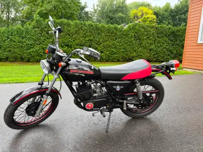 Pièce de collection!! 175ss moteur 2 temp à injection d’huile Moto tres rares produite pendant seule...