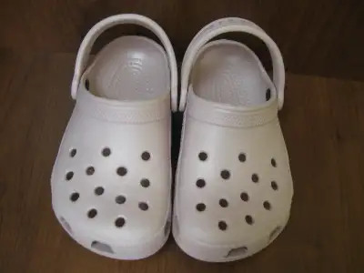 Chaussures Crocs enfant P8-9 en très bon état, View more