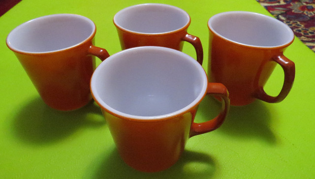 4 Corning microwave-safe brown mugs in Kitchen & Dining Wares in City of Halifax - Image 3