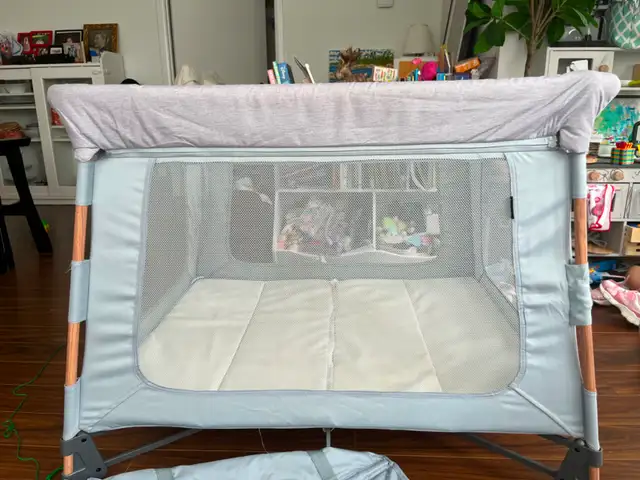 Maxi-Cosi Swift Play Yard (Grey) - Excellent Condition in Playpens, Swings & Saucers in City of Toronto - Image 9
