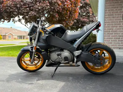 XB12S Lightning for sale. Less than 500 miles since installing new Pirelli Diablo Tires, spark plugs...
