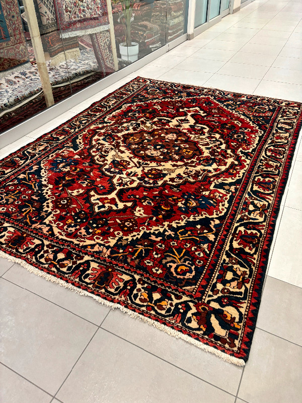 Persian Area Rug hand knotted-Bakhtiari- in Rugs, Carpets & Runners in City of Toronto - Image 4