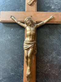 Crucifix en bois 5$