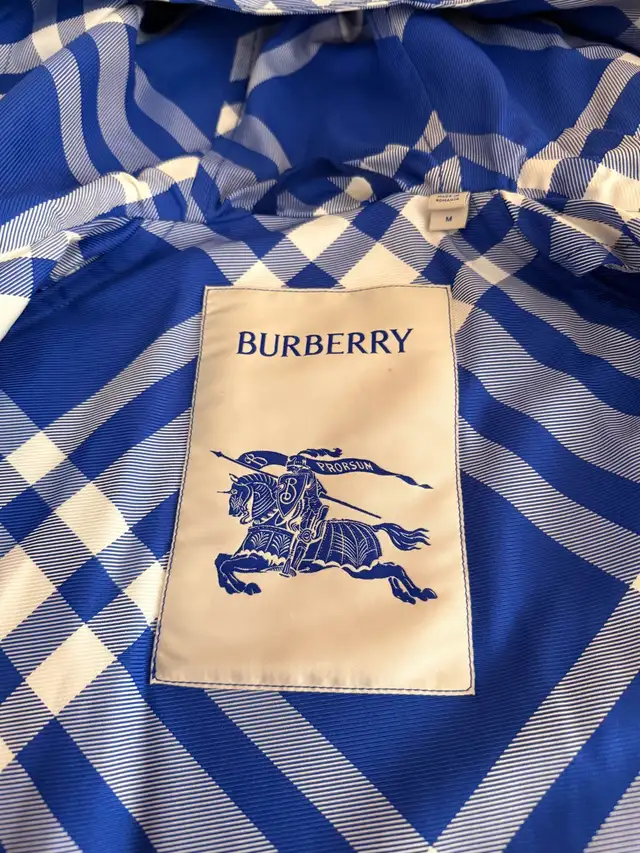 Burberry jacket in Men's in Mississauga / Peel Region - Image 4