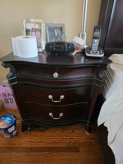 Queen Bedroom Set - EXCELLENT Condition, View more