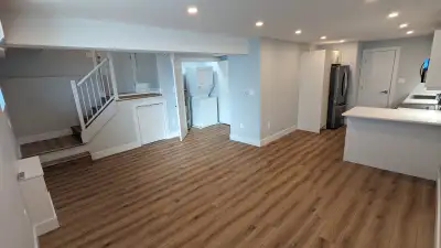 MODERN 1BR FLAT- PARKING, LAUNDRY, PRIVATE ENTRY, NEAR AMENITIES
