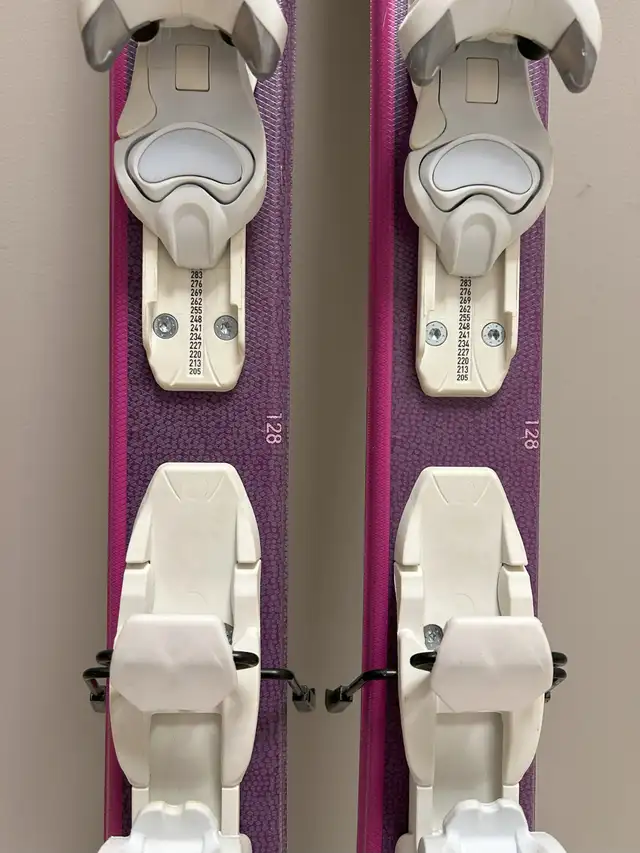 Rossignol ski and bindings 128 CM Like new in Ski in Calgary - Image 4