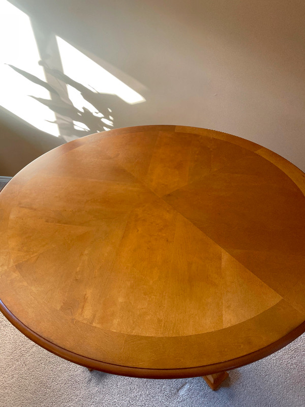 Solid wood round dining table Dining Tables & Sets Winnipeg Kijiji