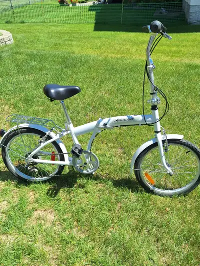 Folding bicycle in good condition. Kid to adult size, all adjustible
